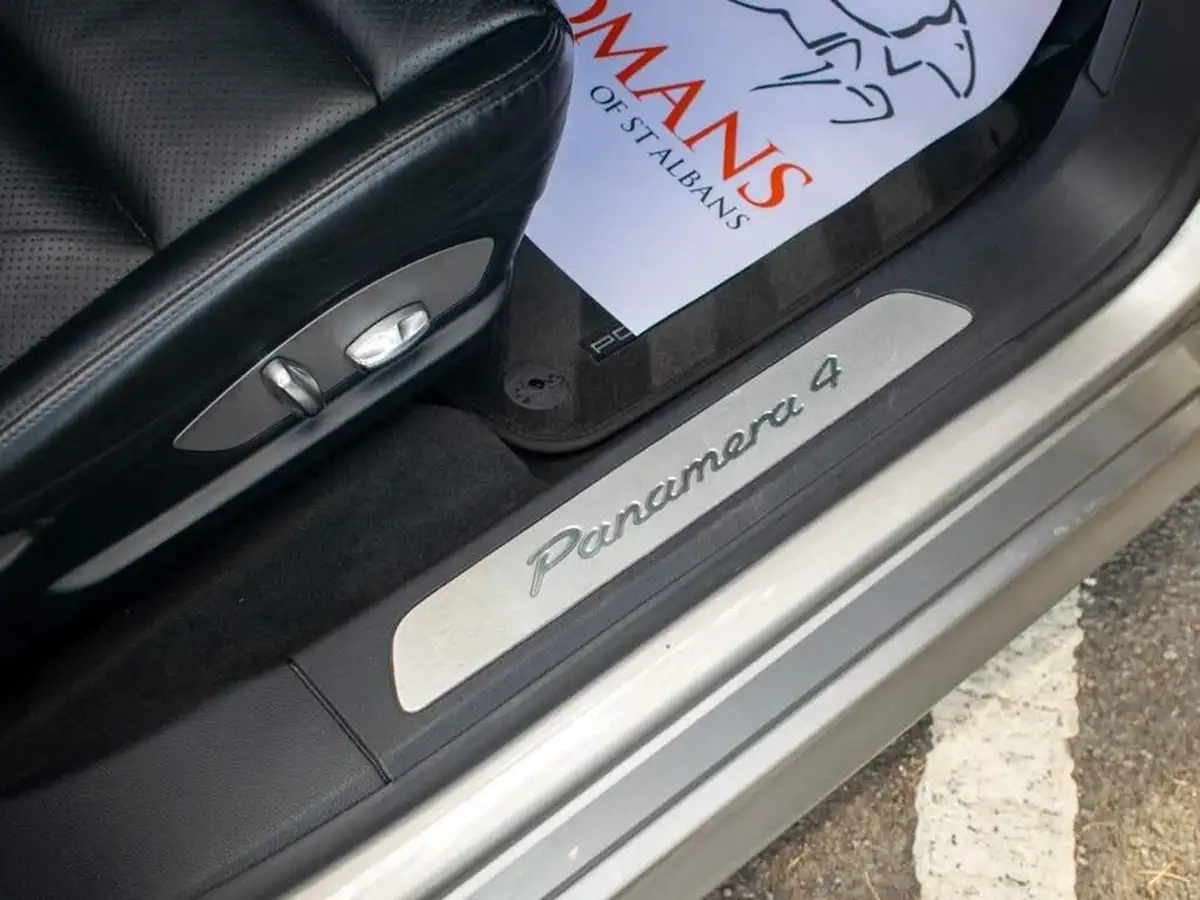 2010-porsche-panamera-36-4-big-31