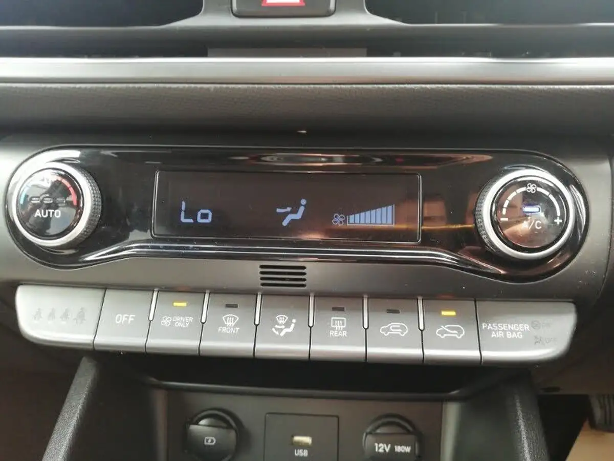 2022-hyundai-kona-16-gdi-se-connect-big-15
