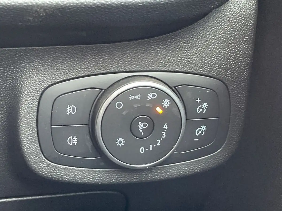 2018-ford-fiesta-10t-active-1-100ps-big-29