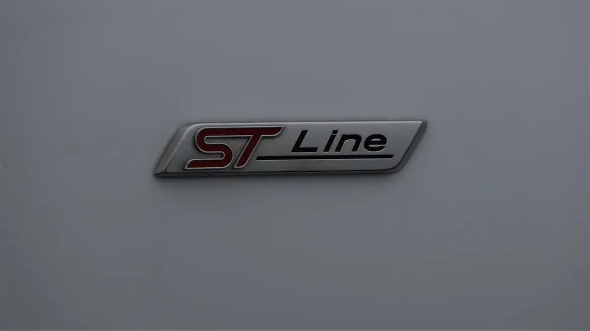 2020-ford-focus-20-st-line-x-hatchback-big-32