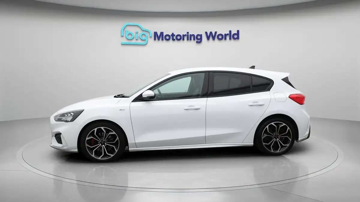 2020-ford-focus-20-st-line-x-hatchback-big-4