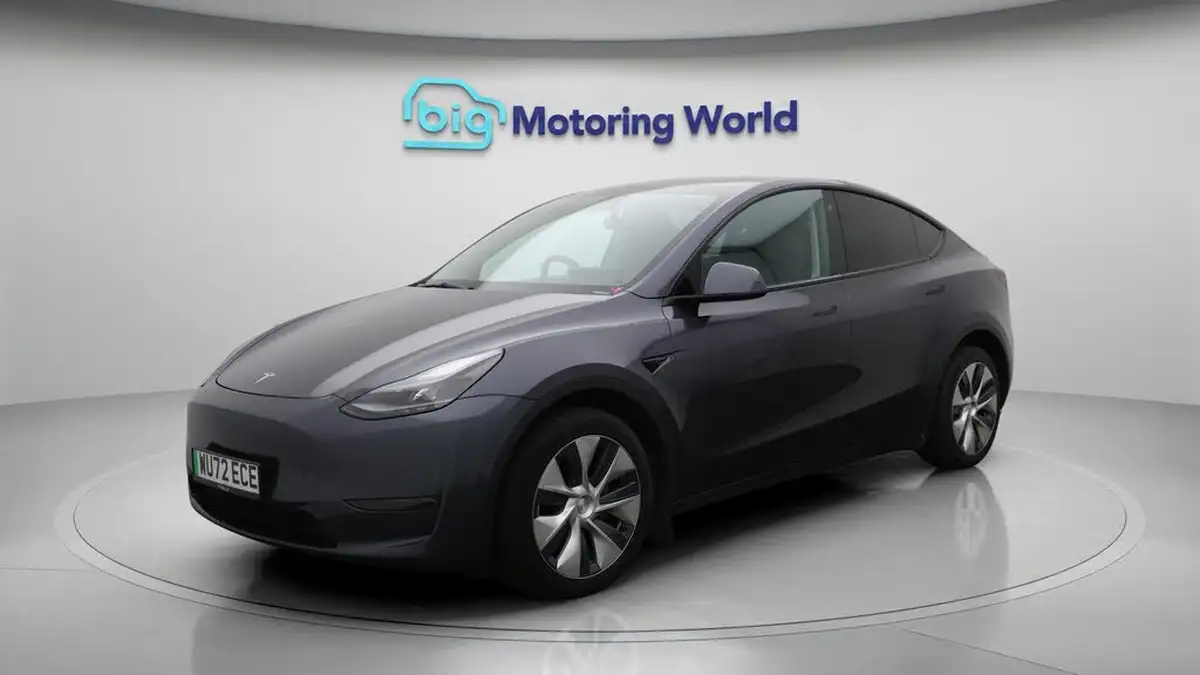 2022-tesla-model-y-e-long-range-big-3
