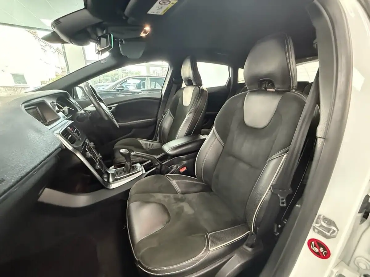 2016-volvo-v40-20-t2-r-design-big-15