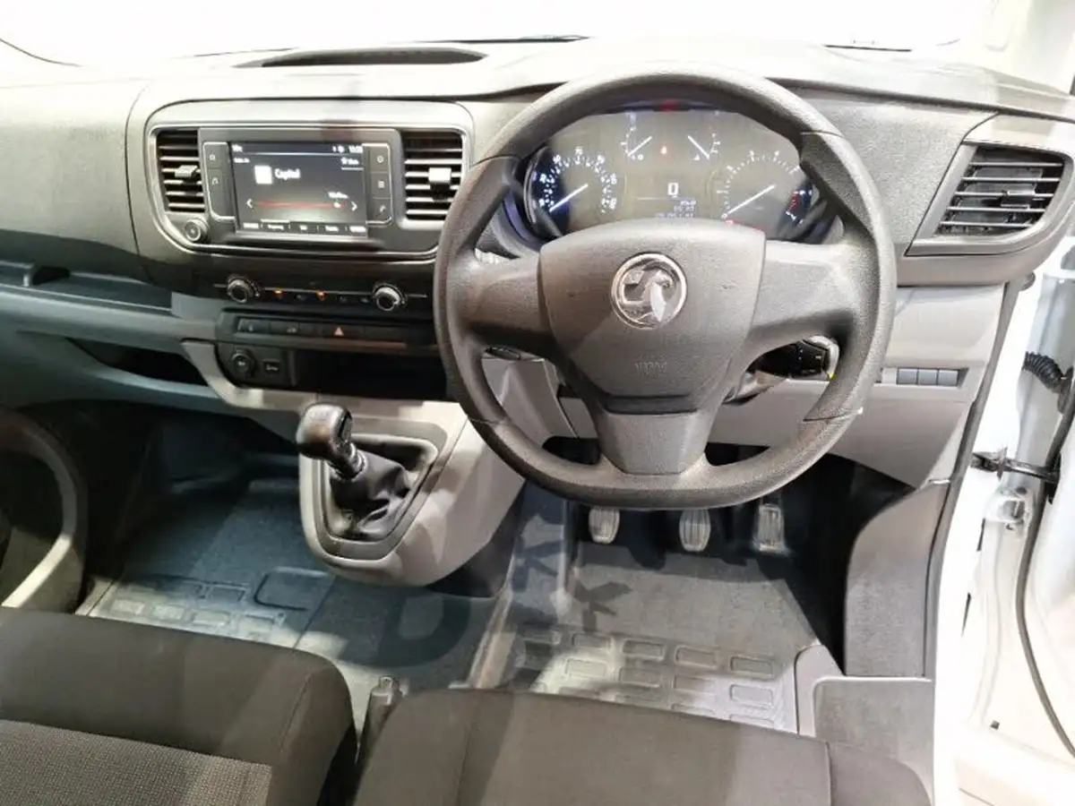 2022-vauxhall-vivaro-20td-3100-l2h1-dynamic-panel-big-6