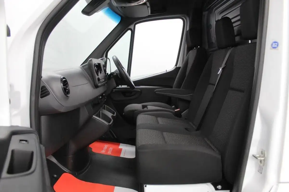 2021-mercedes-benz-sprinter-big-17