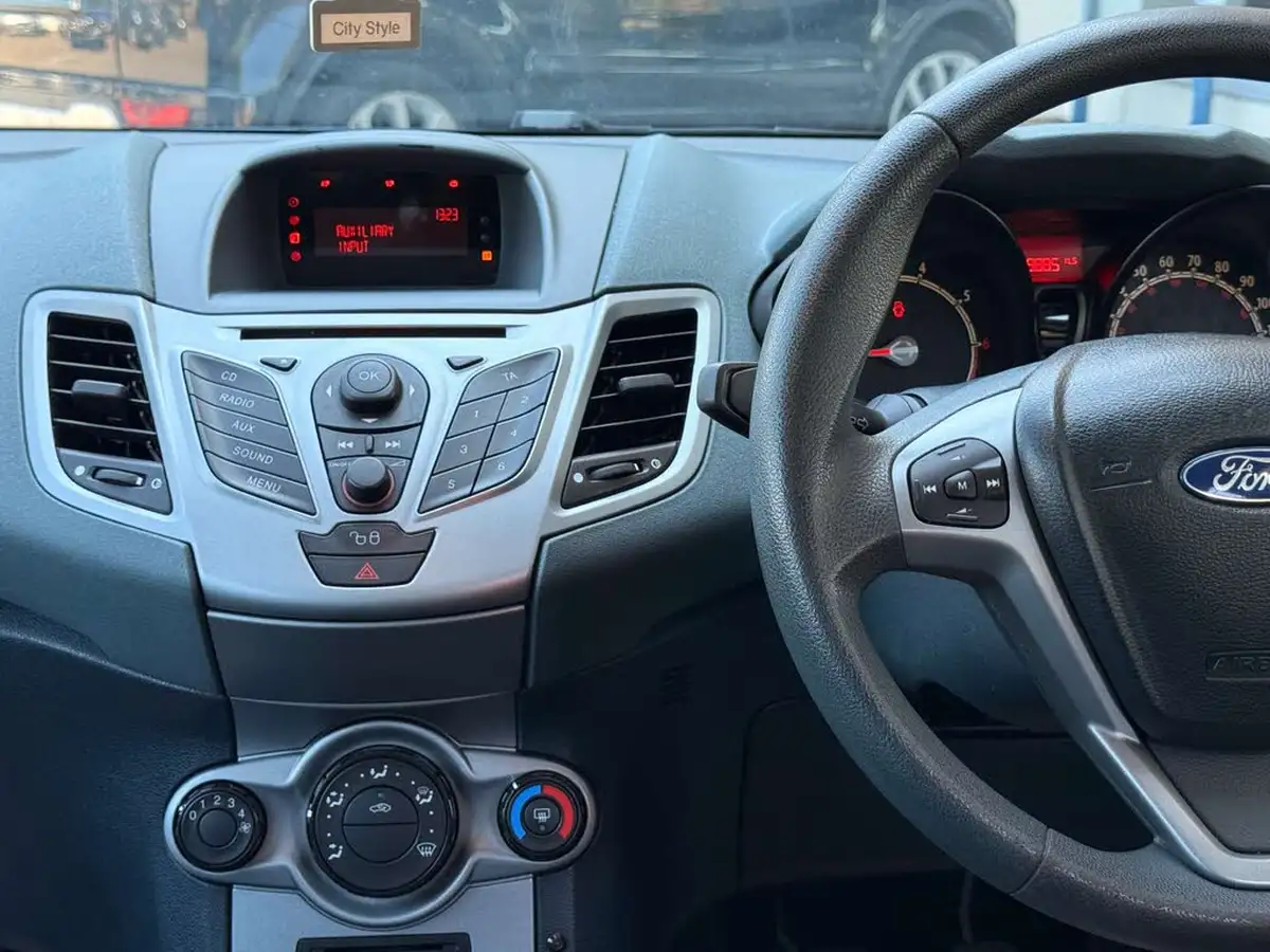 2009-ford-fiesta-125-style-82ps-5d-big-11