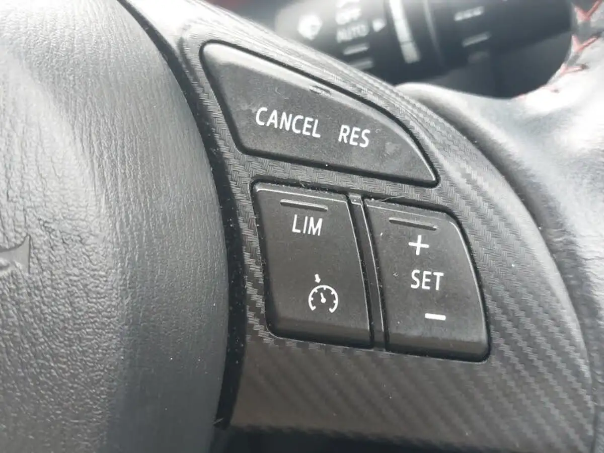 2015-mazda-mazda3-20-se-l-nav-hatchback-5d-big-16