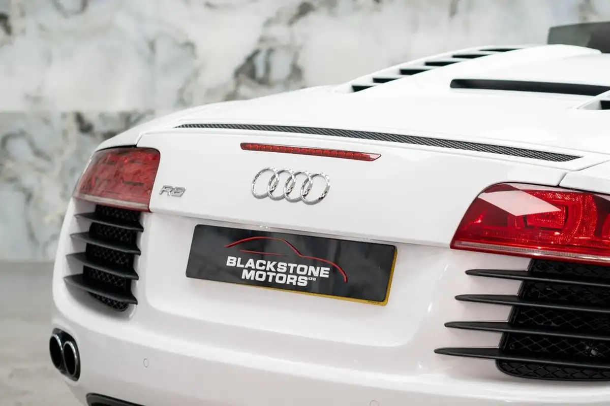 2012-audi-r8-42-quattro-spyder-convertible-big-34