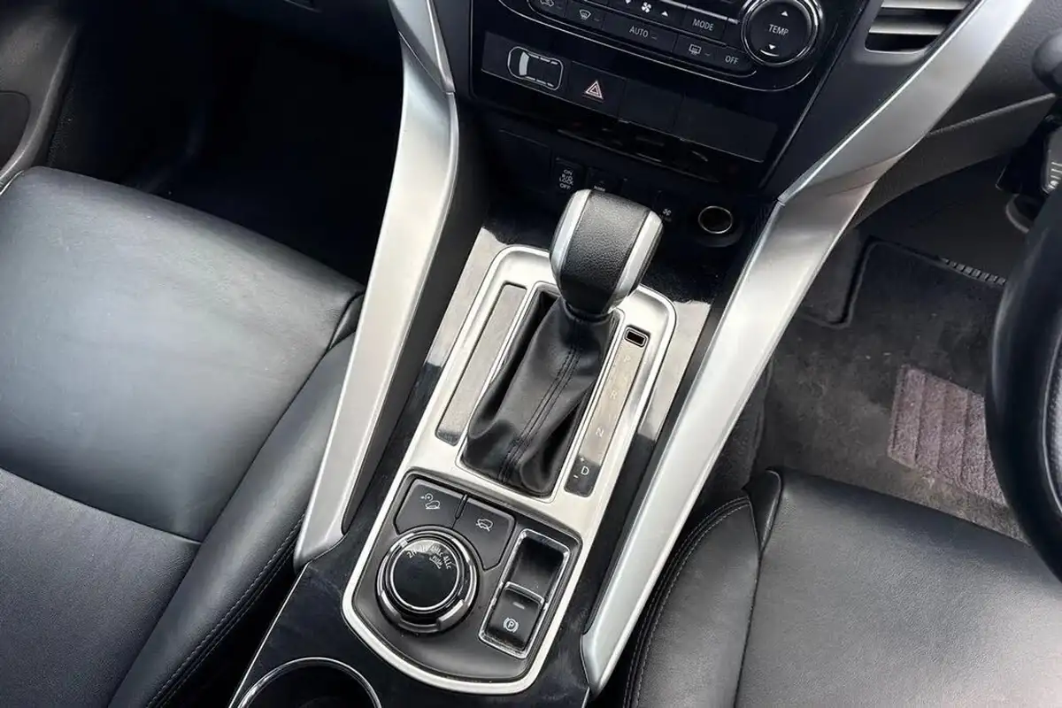 2020-mitsubishi-shogun-sport-24di-d-3-big-18