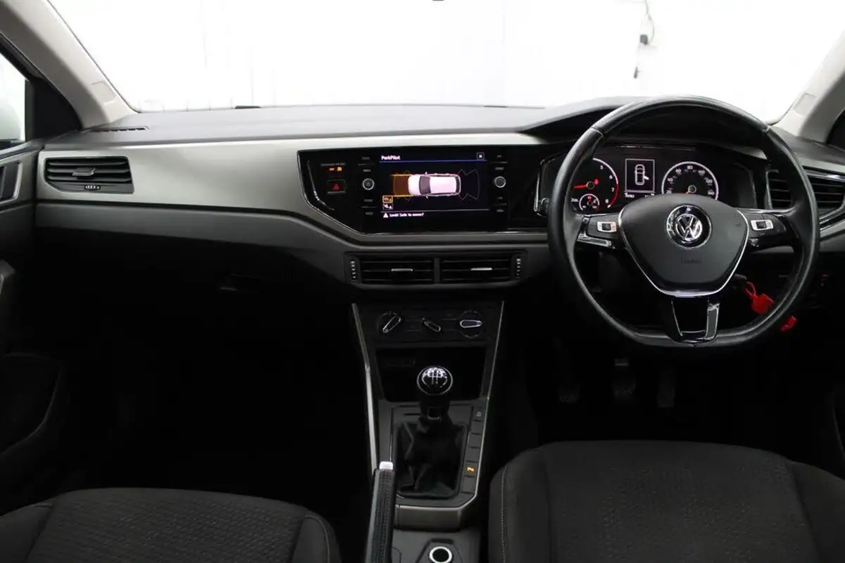 2018-volkswagen-polo-10-se-65ps-evo-big-18