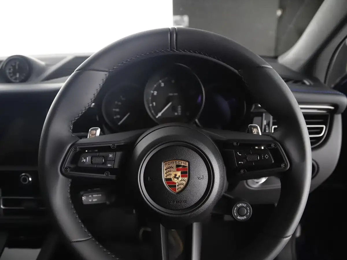 2025-porsche-macan-20-big-16