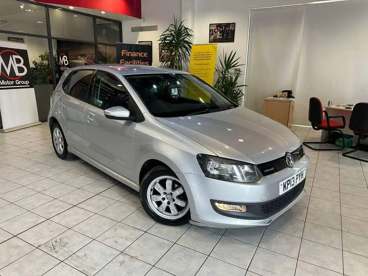 2013-volkswagen-polo-12td-blue-motion-bluemotion-tech-5d-big-3
