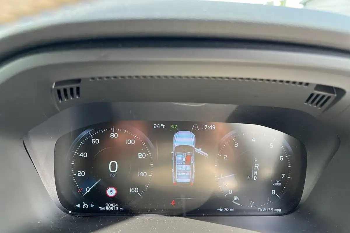 2019-volvo-xc60-20-t4-edition-big-6
