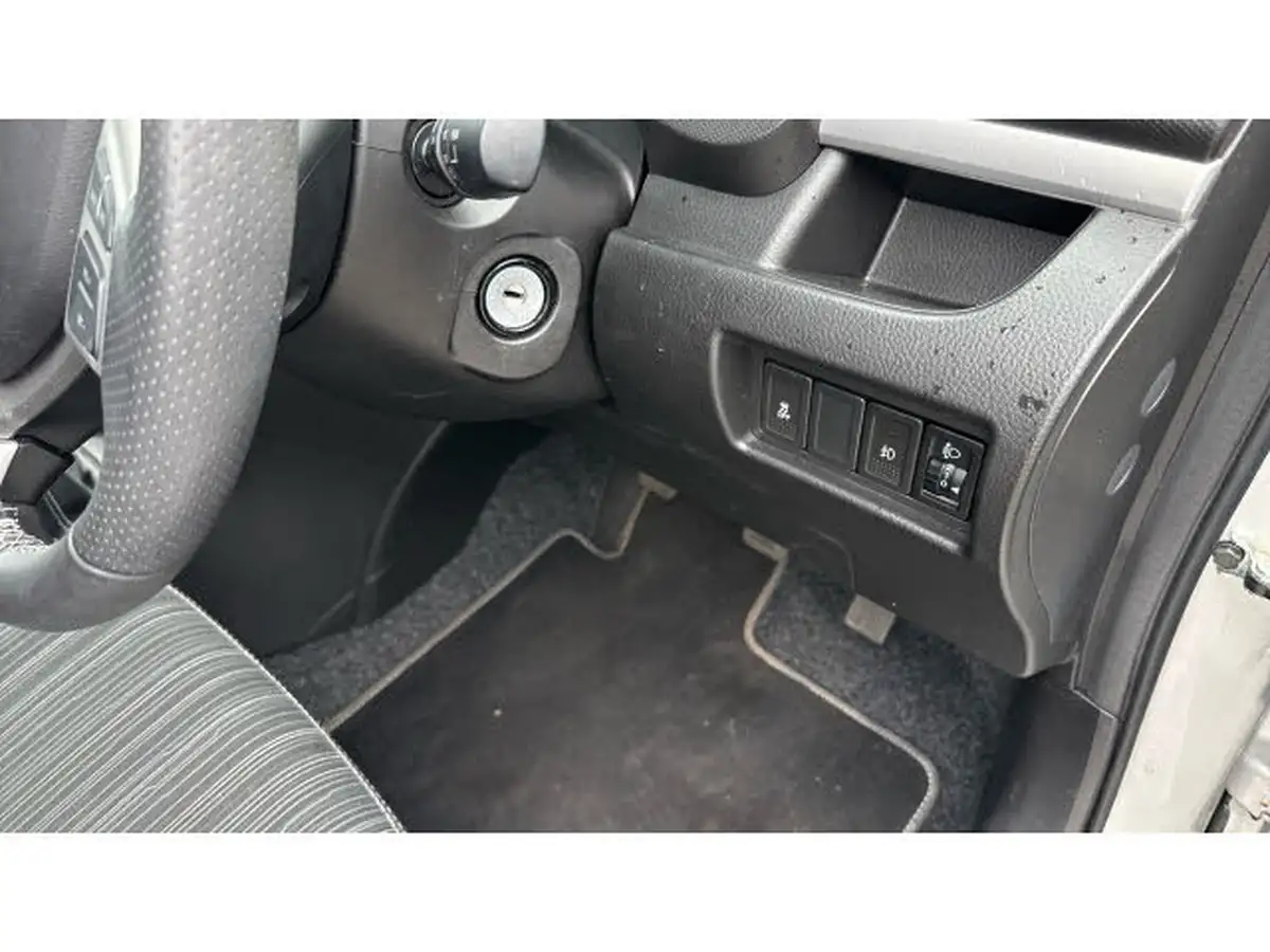 2016-suzuki-swift-12-sz-l-5d-big-41