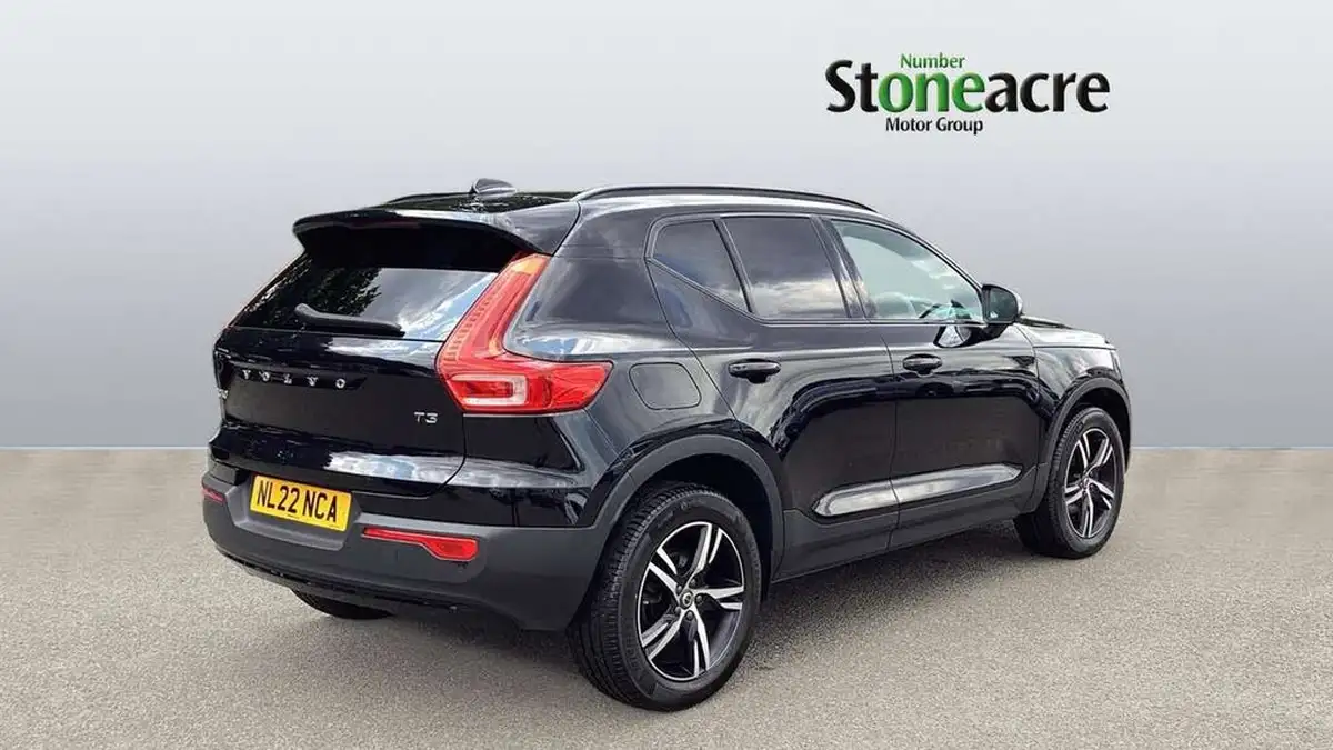 2022-volvo-xc40-15-t3-r-design-auto-big-1