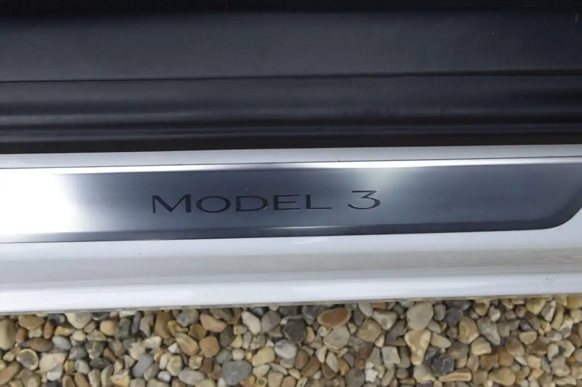 2020-tesla-model-3-e-performance-big-56