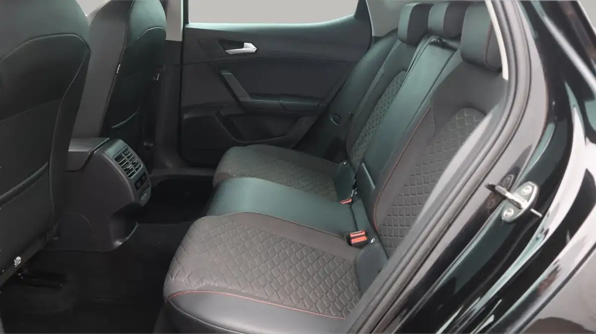 2021-seat-leon-14-e-hybrid-fr-hatchback-big-16