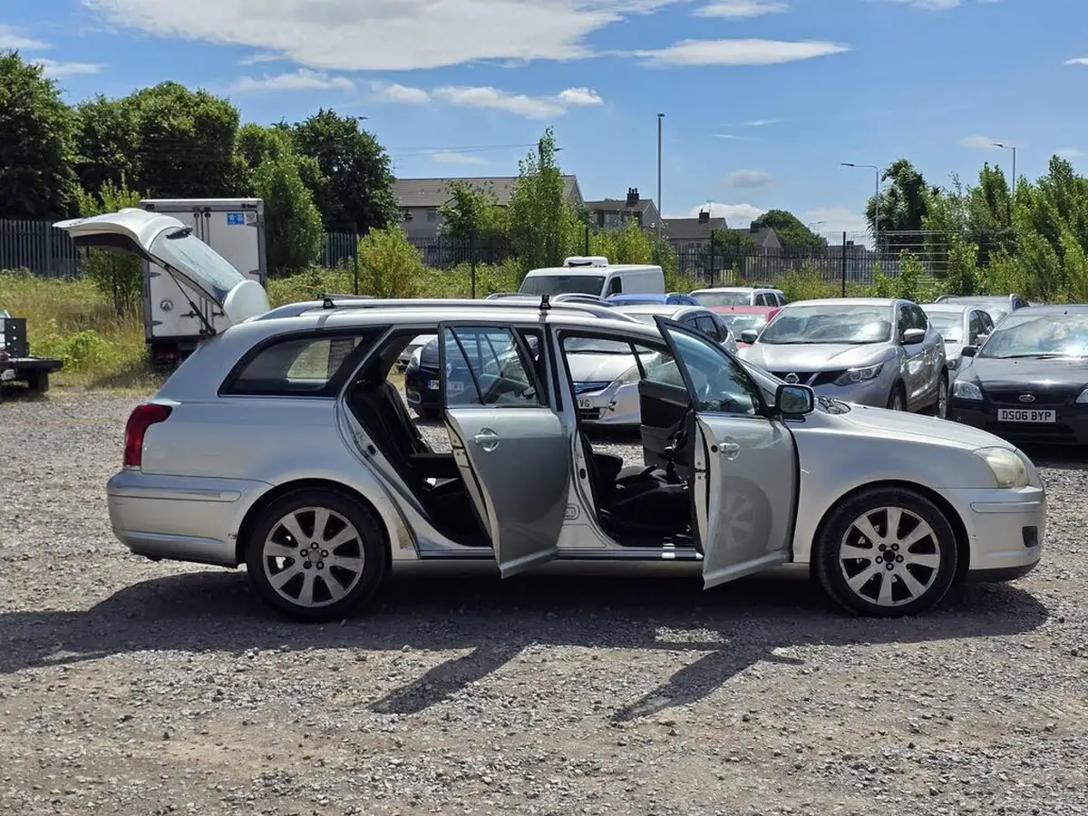 2007-toyota-avensis-20td-tr-estate-5d-big-13