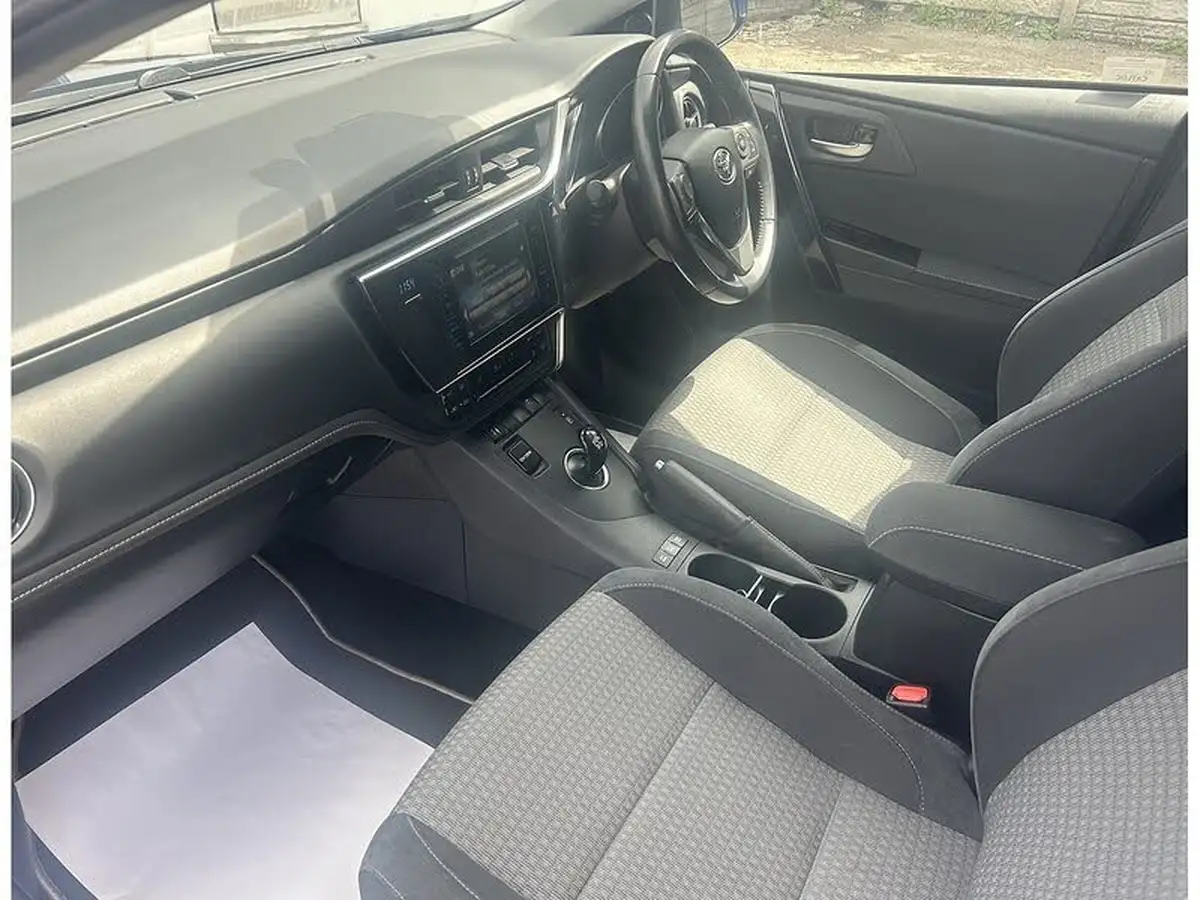 2018-toyota-auris-18-vvt-i-hsd-design-hatchback-big-25