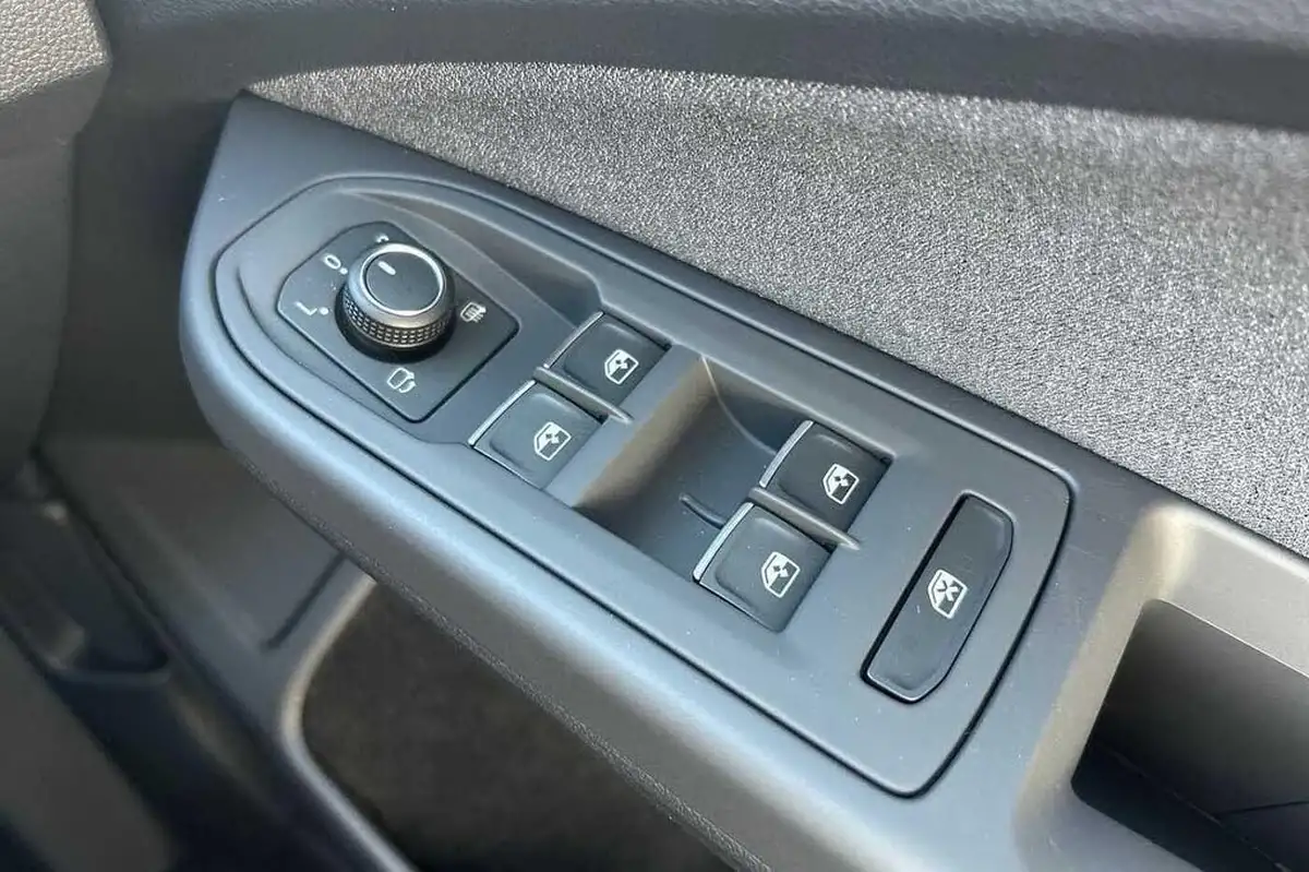 2025-volkswagen-golf-15-etsi-match-big-26
