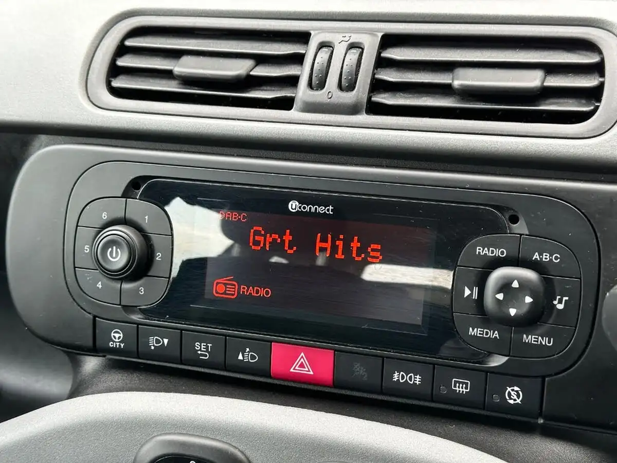 2019-fiat-panda-09-waze-4x4-big-19