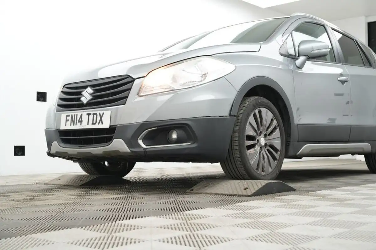 2014-suzuki-s-cross-16-sz4-big-5