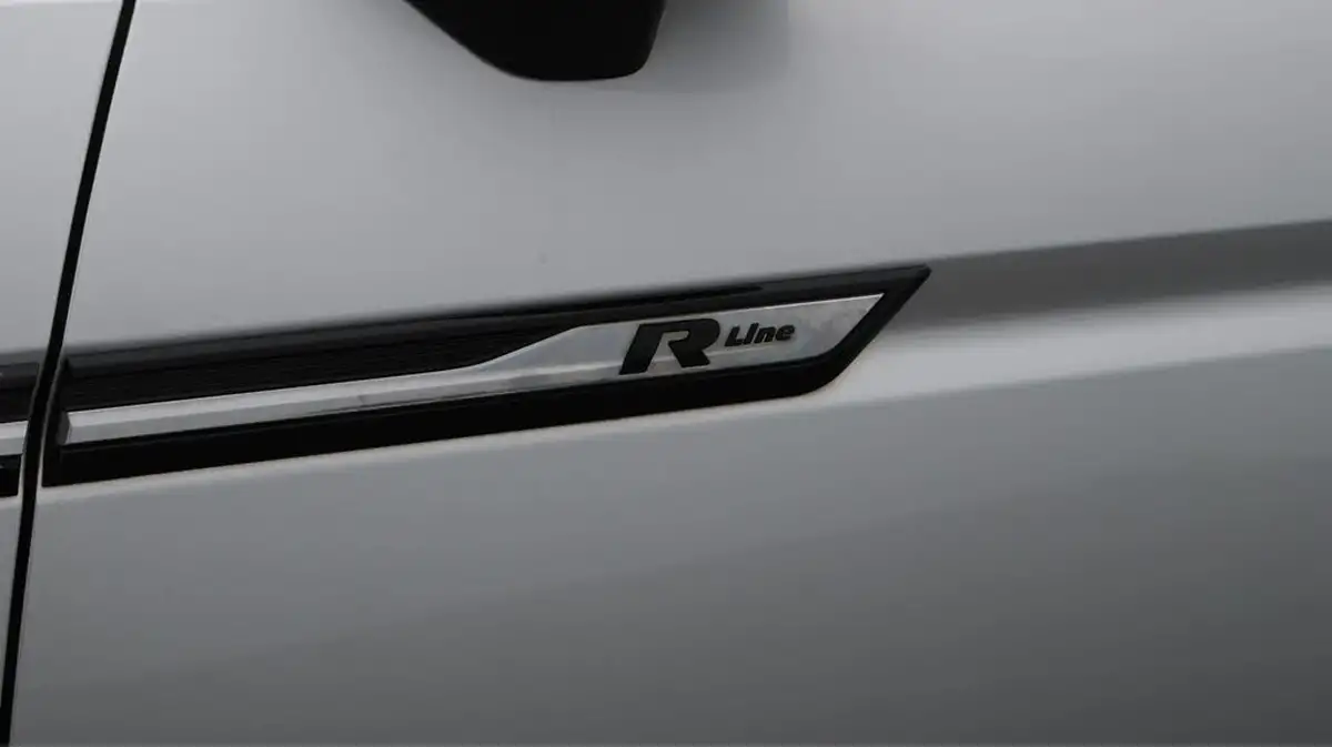 2020-volkswagen-touran-15-tsi-r-line-big-22
