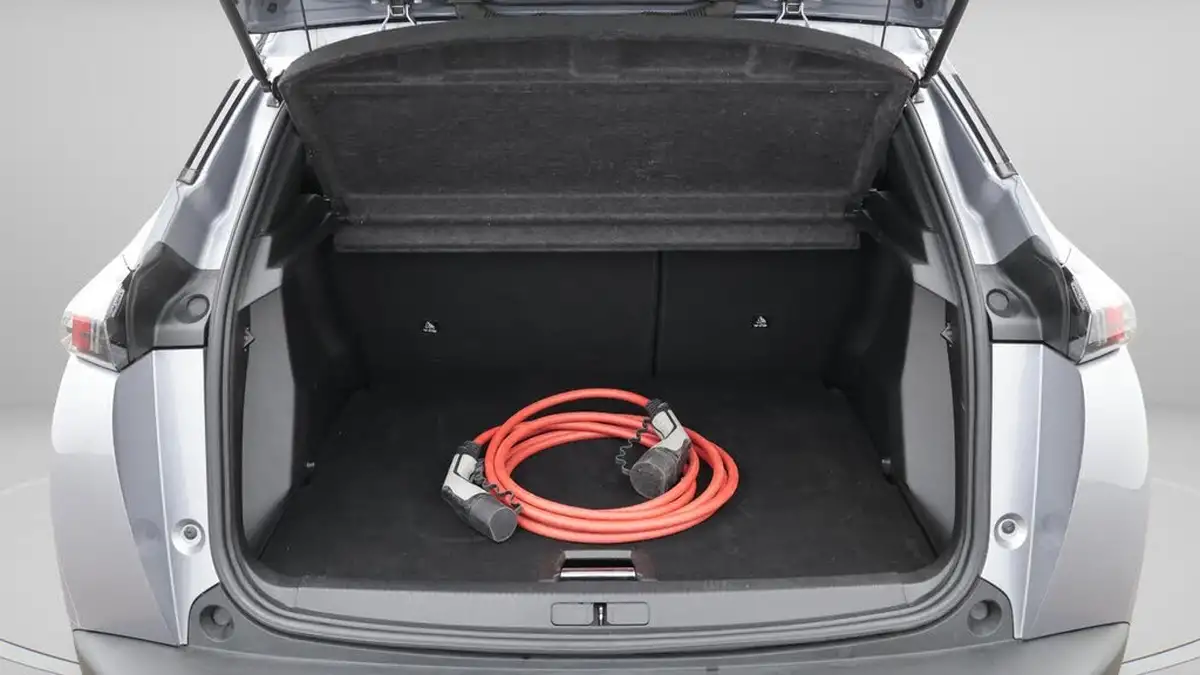 2023-peugeot-2008-suv-e-gt-136bhp-50kwh-station-wagon-big-17