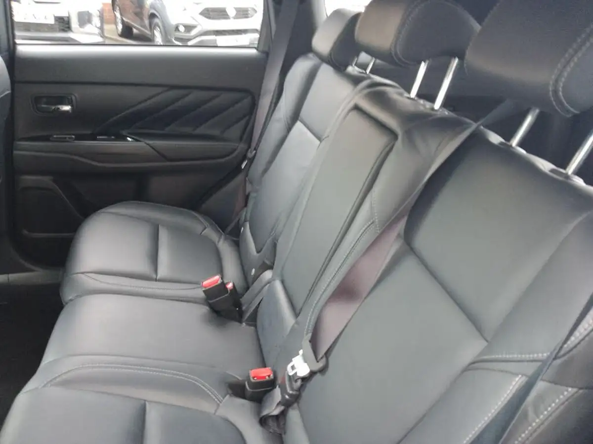 2019-mitsubishi-outlander-24-dynamic-phev-big-12