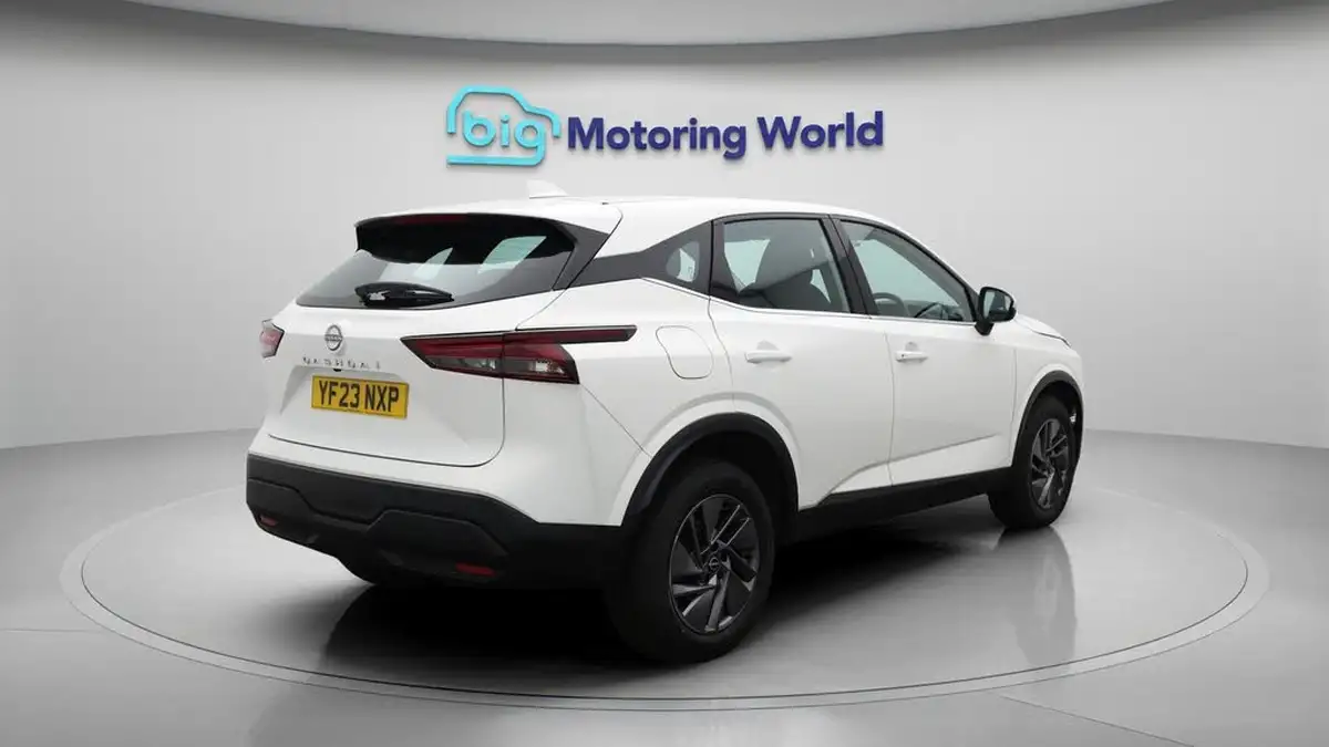 2023-nissan-qashqai-13-dig-t-acenta-premium-140ps-big-7