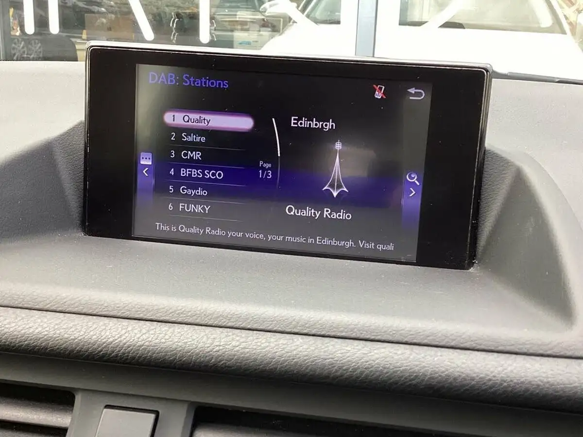 2015-lexus-ct-200h-18-advance-plus-big-23