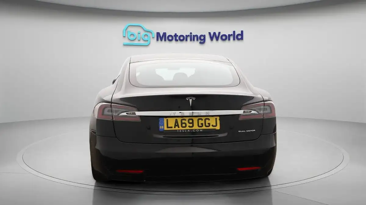 2020-tesla-model-s-e-long-range-big-6