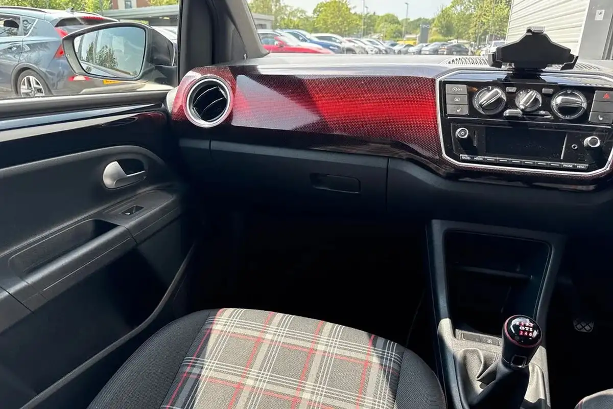 2018-volkswagen-up-10-gti-5d-big-19