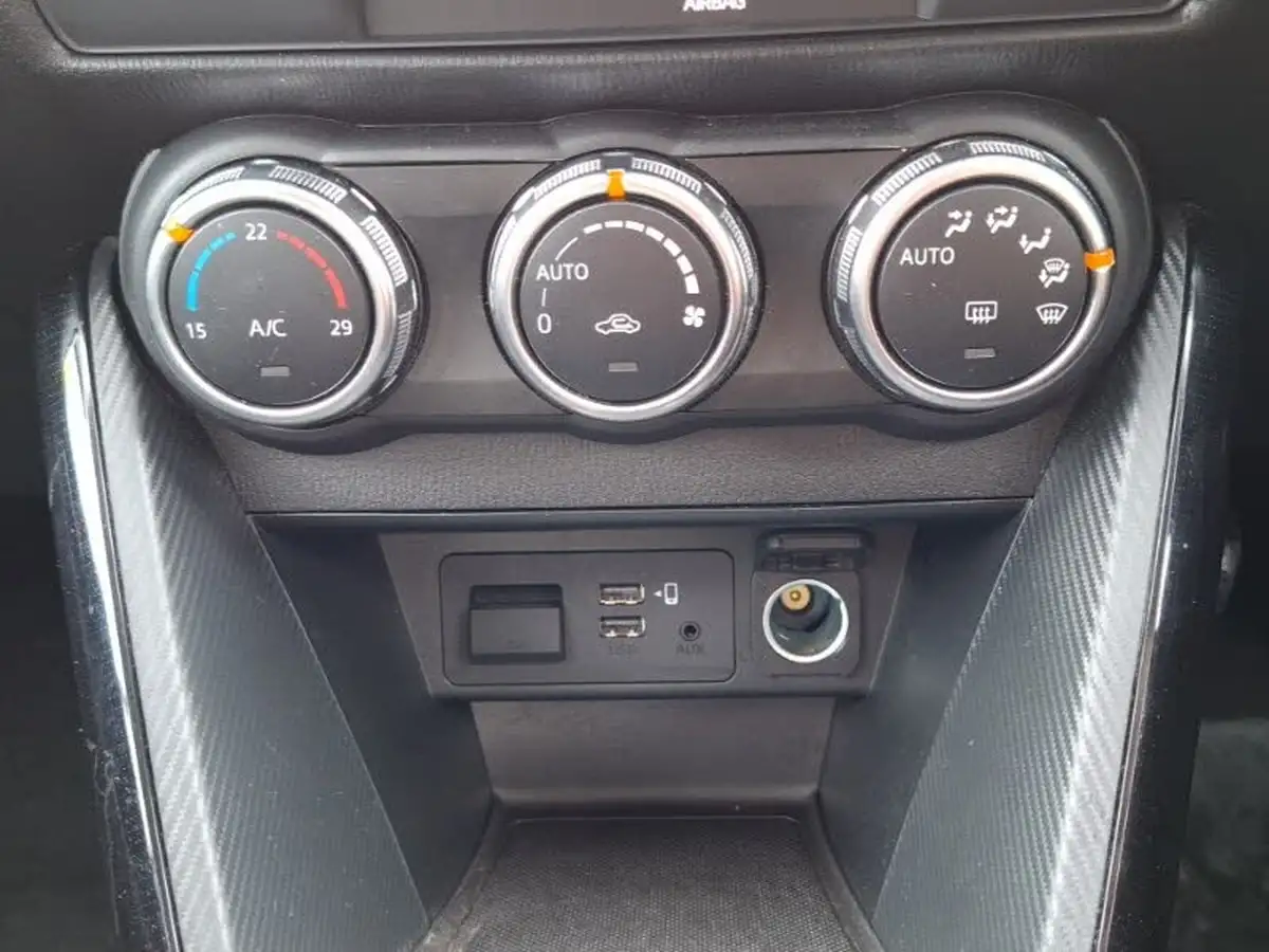 2024-mazda-mazda2-15-skyactiv-g-centre-line-big-13