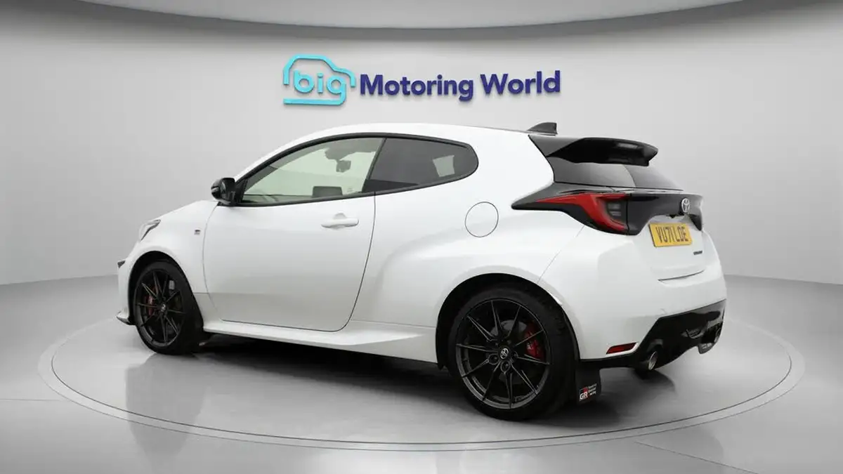 2021-toyota-yaris-16-gr-circuit-pack-big-5
