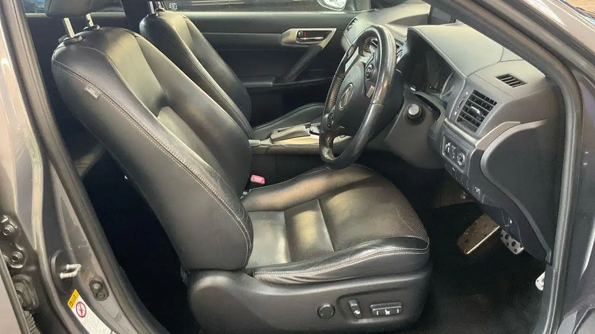 2014-lexus-ct-200h-18-f-sport-big-9