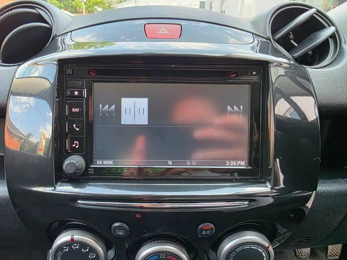 2014-mazda-mazda2-13-sport-venture-big-25