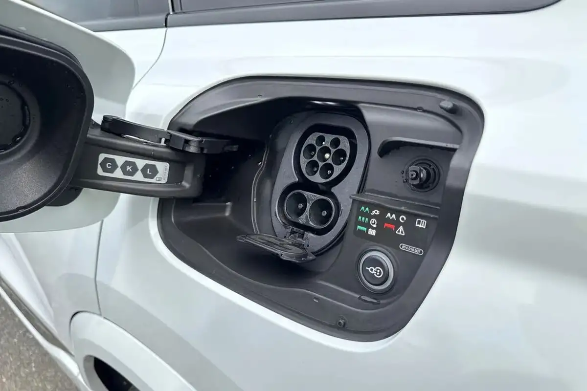 2025-audi-q6-e-tron-e-edition-1-326ps-performance-suv-auto-big-35