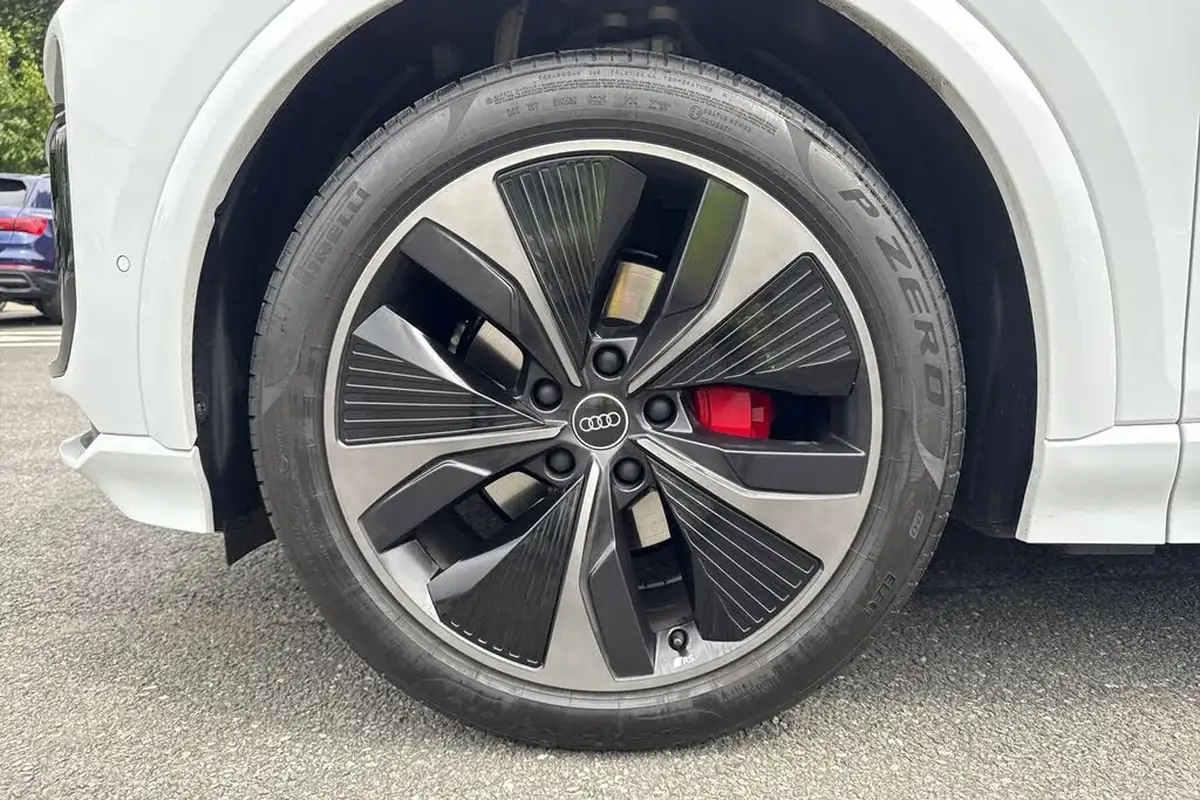 2025-audi-q6-e-tron-e-edition-1-326ps-performance-suv-auto-big-11