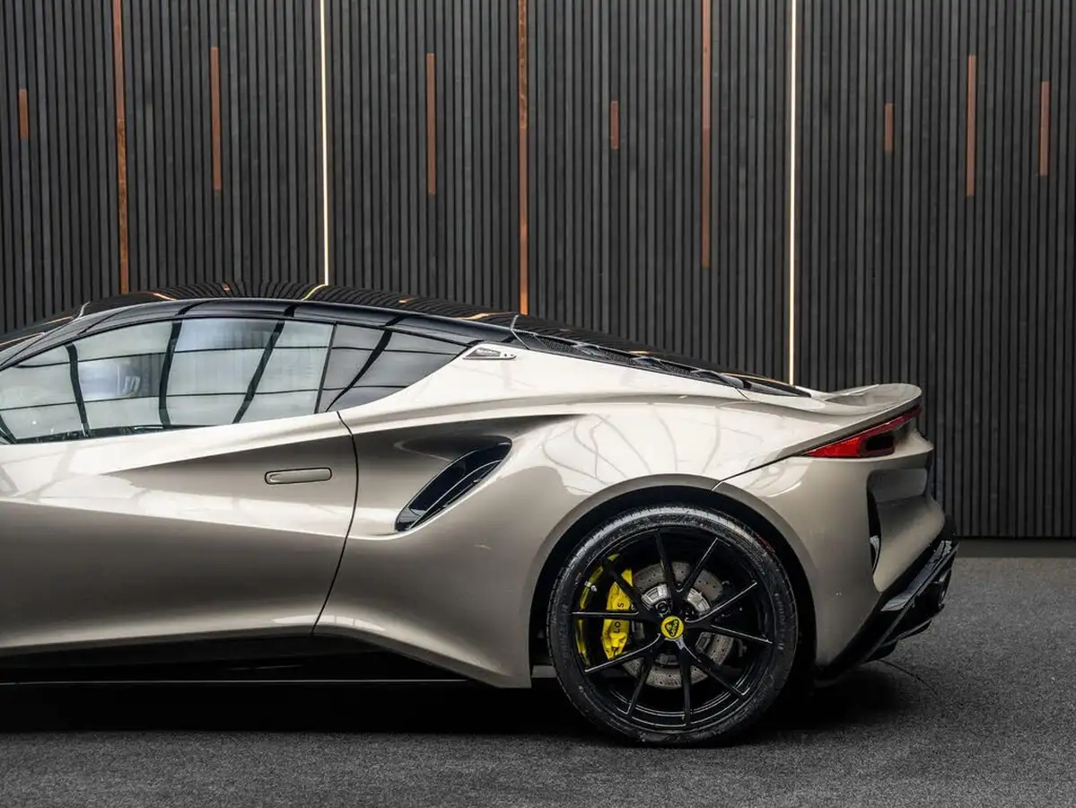 2024-lotus-emira-big-16