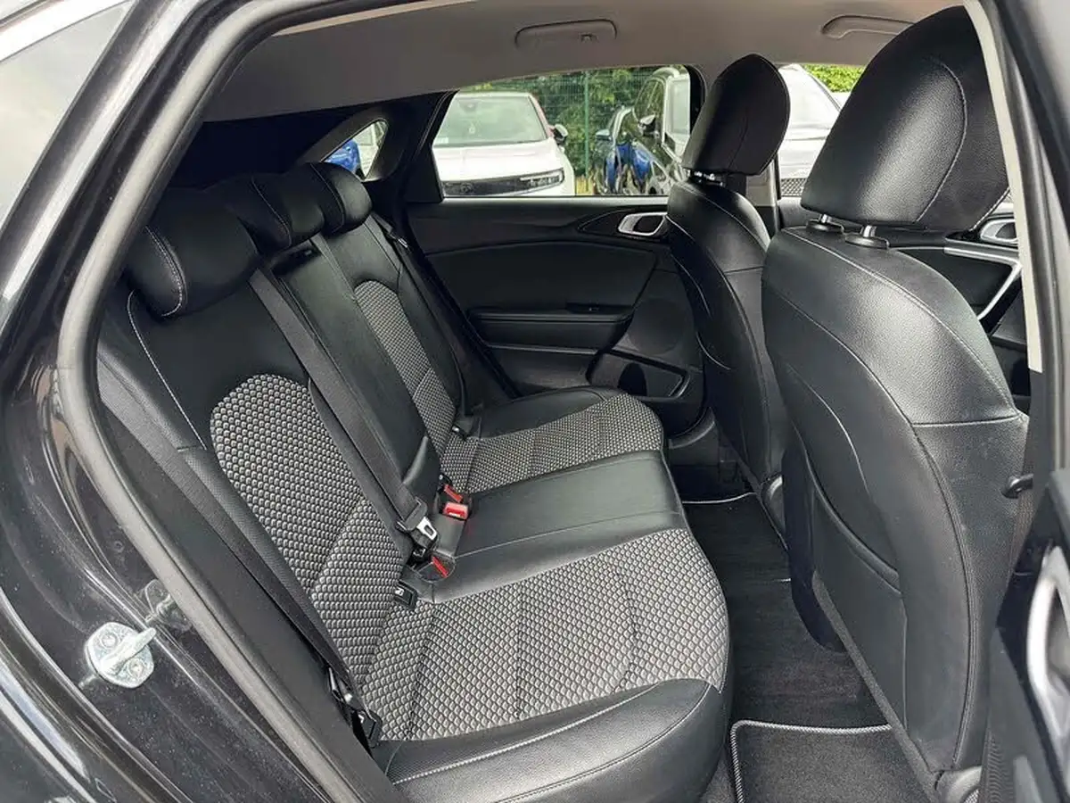 2022-kia-ceed-15-t-gdi-3-hatchback-big-13