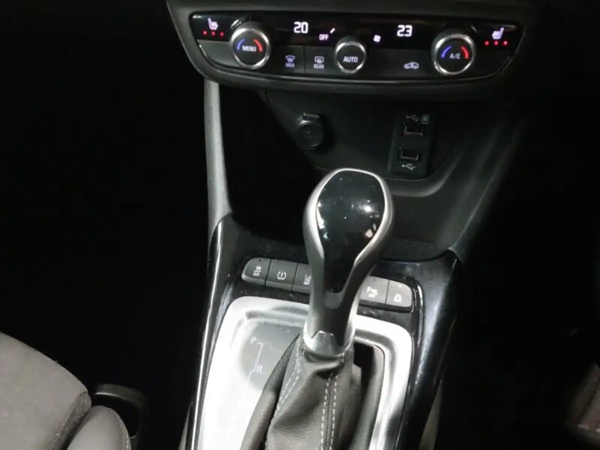 2022-vauxhall-crossland-15-ultimate-120ps-auto-big-17