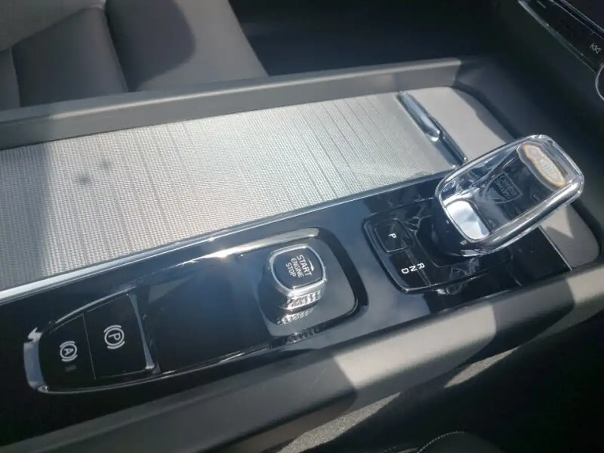 2024-volvo-xc60-20-b5-plus-black-edition-big-17