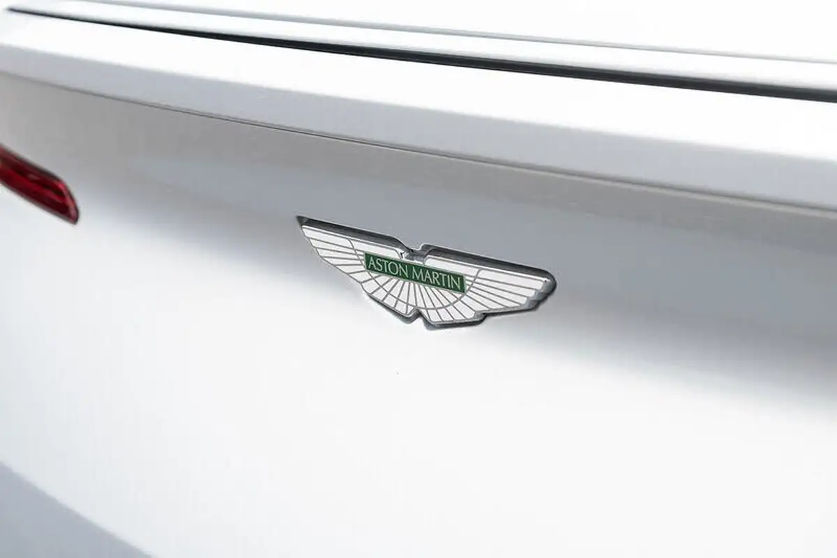 2016-aston-martin-db11-52-v12-launch-edition-big-21