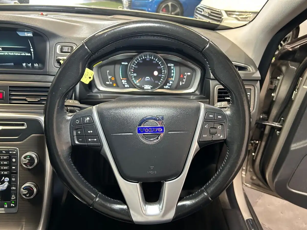 2015-volvo-xc70-24td-d5-se-lux-big-11