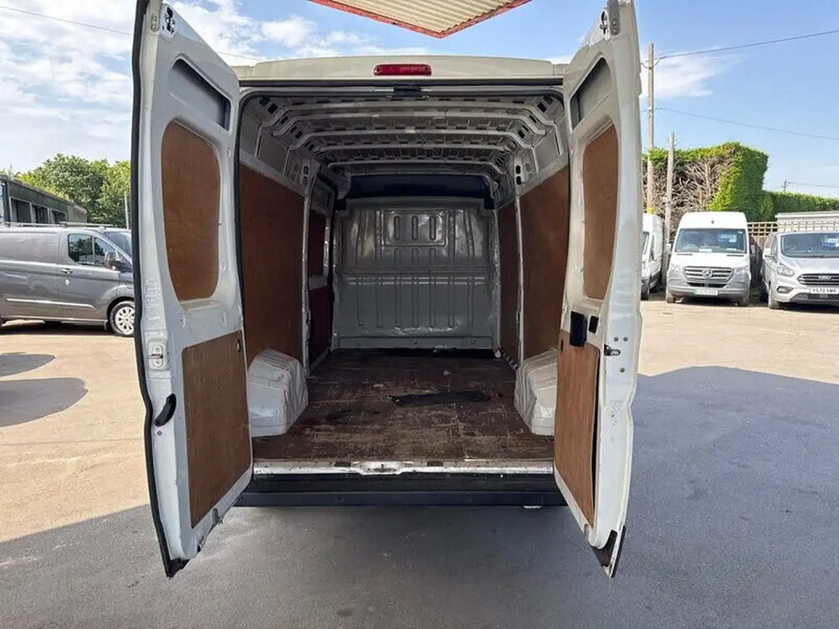 2018-peugeot-boxer-20-bluehdi-professional-335-l3-h2-big-13