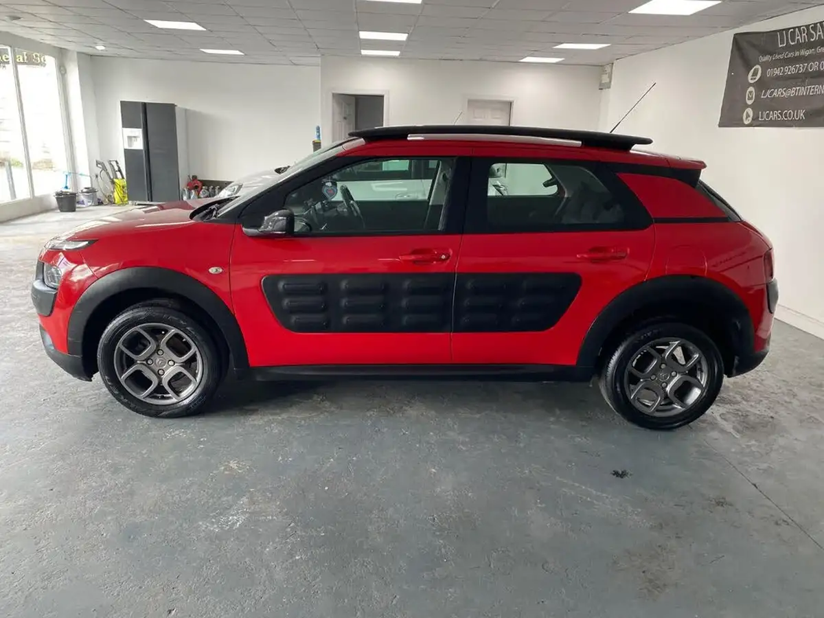 2015-citroen-c4-cactus-12-feel-82ps-big-1