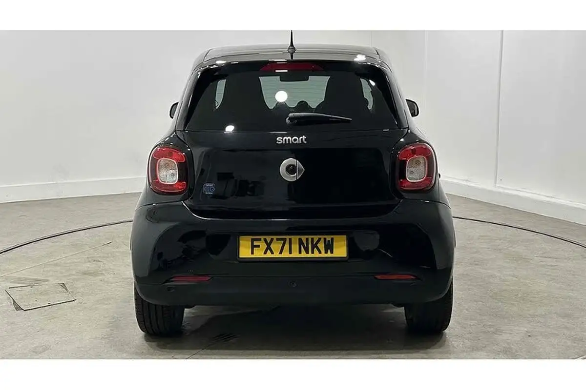 2021-smart-forfour-eq-premium-big-9