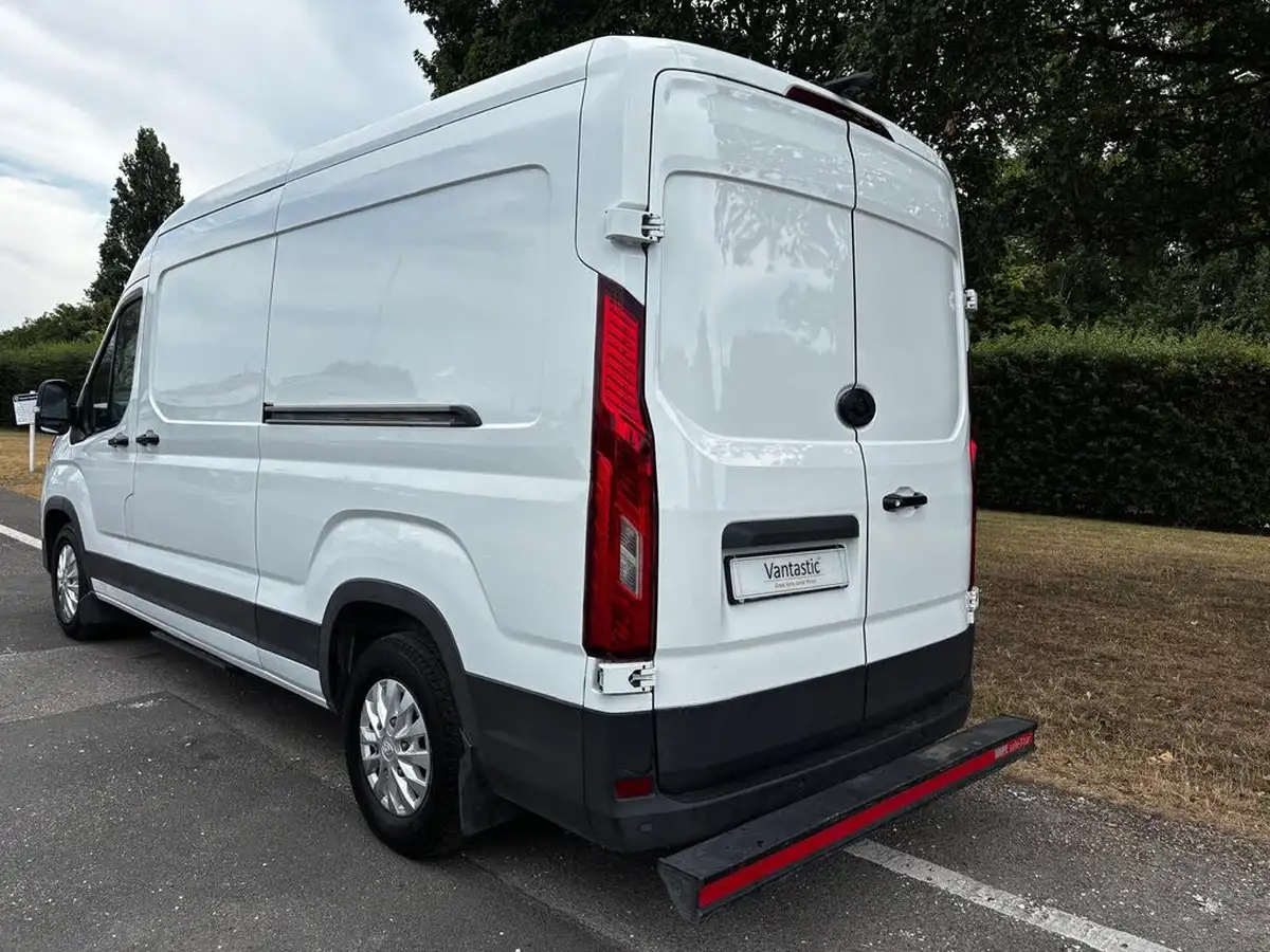 2022-maxus-e-deliver-9-e-lh-515kwh-big-11