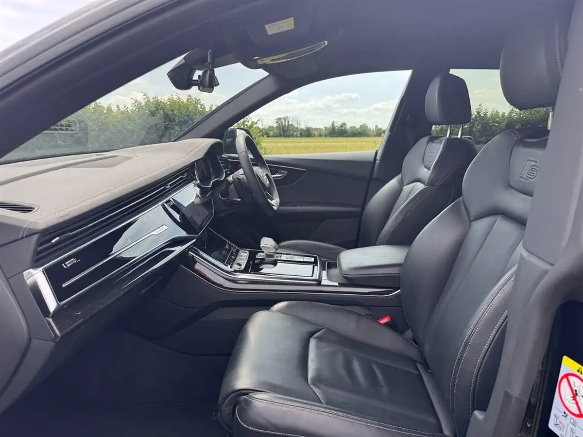 2023-audi-q8-30-55-tfsi-black-edition-big-10